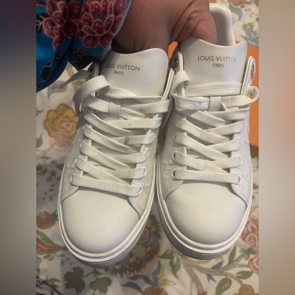 Authentic Louis Vuitton White Time Out Debossed Logo Sneakers 37 1/2 (7.5) - Picture 8 of 11